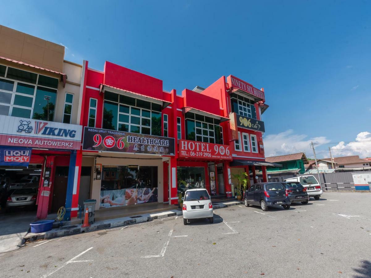 Hotel Oyo 1155 906 Batu Berendam Malacca Exterior foto